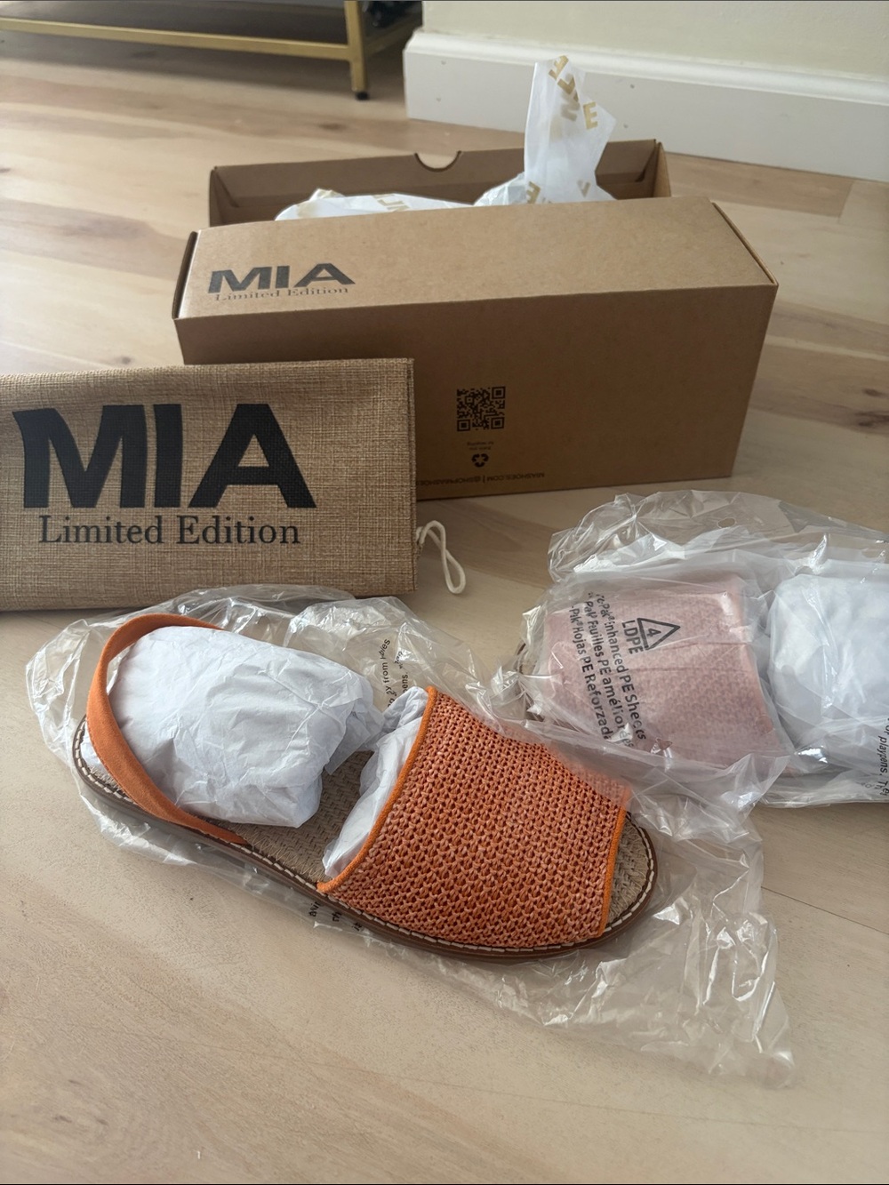 MIA limited edition orange woven sandals womens sz 7 new